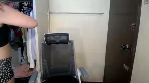 Snapshot of asian_bunnyx69 chatting on 12, 11, 2025 Asia online show from 12, 11, 2025