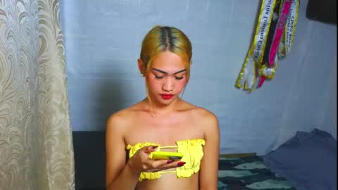 Snapshot of asian_loraine chatting on 6, 10, 2025 LOVELY LORAINE online show from 6, 10, 2025