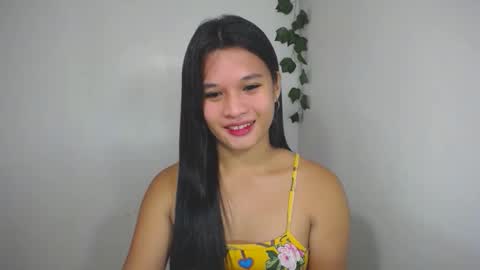 Snapshot of asian_yannie chatting on 23, 11, 2025 Yan online show from 23, 11, 2025