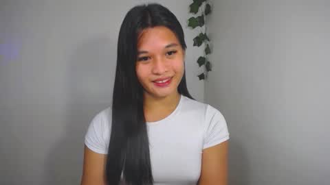 Snapshot of asian_yannie chatting on 26, 11, 2025 Yan online show from 26, 11, 2025