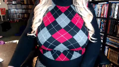 Snapshot of aspen_vale chatting on 10, 11, 2025 Aspen Vale online show from 10, 11, 2025