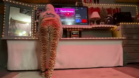 Snapshot of ass_so_sweet chatting on 3, 2, 2026 SIR WILLIAM online show from 3, 2, 2026