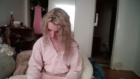 Snapshot of astorialove chatting on 6, 3, 2025 AstoriaLove online show from 6, 3, 2025