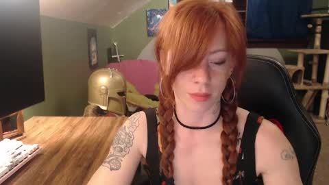 Snapshot of astraeasiren chatting on 4, 2, 2025 AstraeaSiren online show from 4, 2, 2025
