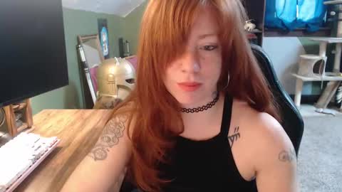 Snapshot of astraeasiren chatting on 5, 12, 2025 AstraeaSiren online show from 5, 12, 2025