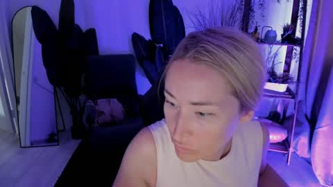 astramonroe online show from 17, 7, 2026