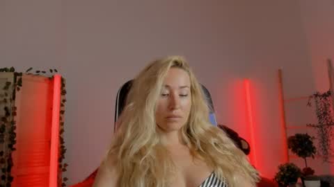 astramonroe online show from 28, 7, 2026