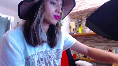 Atenea online show from 27, 2, 2025