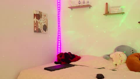 ATENEA MAKRI online show from 4, 1, 2025