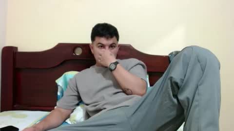 Snapshot of athleticboy2026 chatting on 23, 12, 2025 Robin online show from 23, 12, 2025