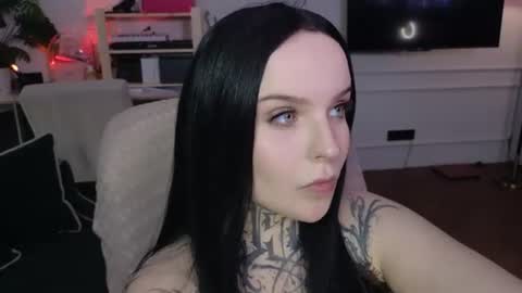 online every day between 10am-23pm online show from 18, 6, 2026