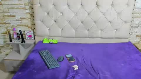 Snapshot of aura_love69 chatting on 4, 1, 2025 Monii Yi online show from 4, 1, 2025