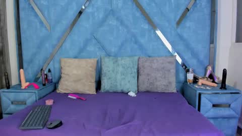 Snapshot of aura_love69 chatting on 18, 11, 2025 Monii Yi online show from 18, 11, 2025