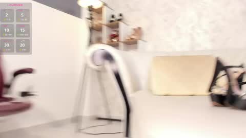 Aura sanders online show from 23, 4, 2026