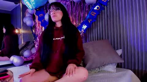 Aura online show from 12, 3, 2025