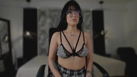 Aura online show from 25, 2, 2026