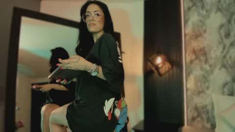 Aura online show from 17, 4, 2026