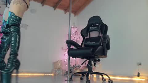 aura online show from 16, 12, 2024