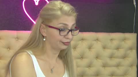 auramilff online show from 10, 5, 2026