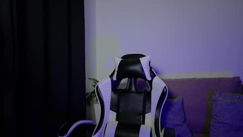 aurora_collins08 online show from 20, 4, 2026