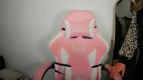 cute online show from 26, 9, 2025