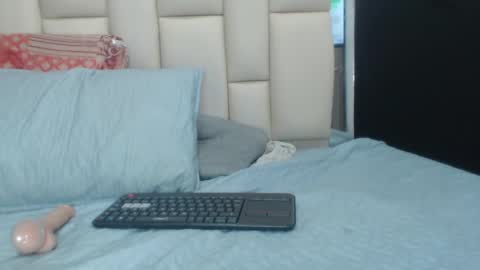 auroraa_miller online show from 3, 1, 2025