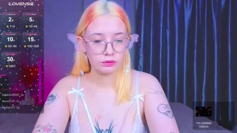 Snapshot of auroralovejoy chatting on 20, 11, 2025 Aurora online show from 20, 11, 2025