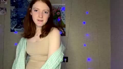 auroraviolet_ online show from 11, 6, 2026