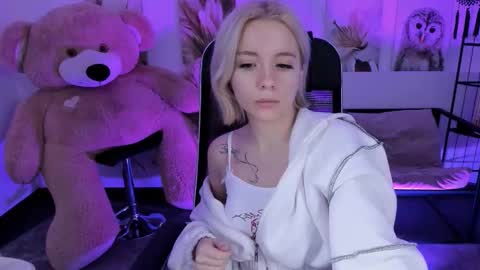 aurorawrenfield online show from 17, 12, 2025