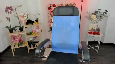 aurorawrenfield online show from 6, 1, 2026