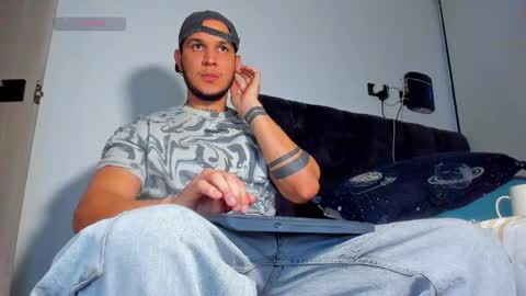 Snapshot of austin_curry chatting on 6, 6, 2026 A online show from 6, 6, 2026