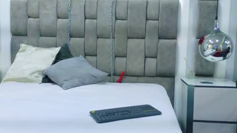 austinreeds online show from 18, 4, 2026