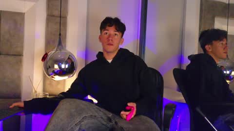 austinreeds online show from 19, 4, 2026