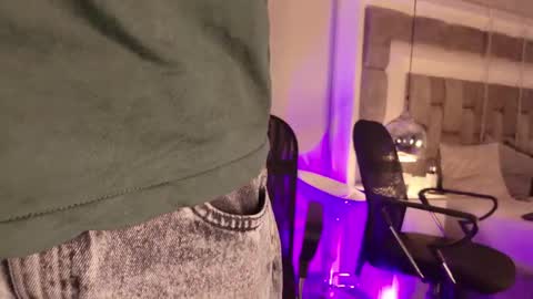 austinreeds online show from 26, 4, 2026