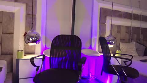 austinreeds online show from 27, 4, 2026