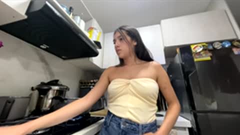 Snapshot of ava_broown chatting on 27, 4, 2026 online show from 27, 4, 2026