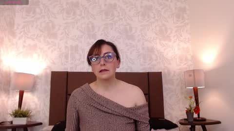 Ava  online show from 15, 10, 2025