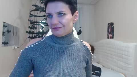 Snapshot of avasaturnian chatting on 13, 10, 2025 avasaturnian online show from 13, 10, 2025