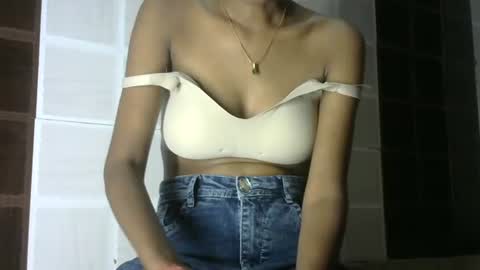 avery_lust01 online show from 22, 7, 2026