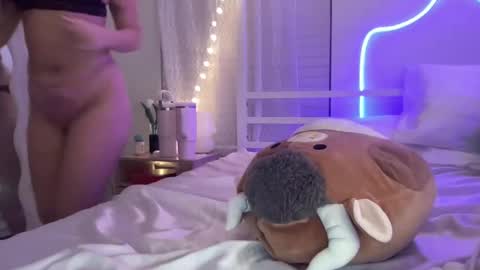 averymillerr online show from 18, 2, 2025