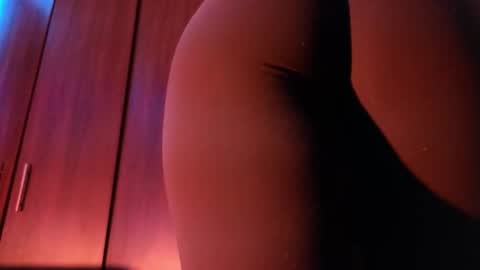 Snapshot of avi_frost chatting on 17, 12, 2025 Saraaaa independent model 3 online show from 17, 12, 2025