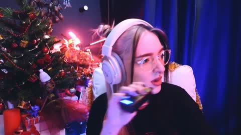 Avriel online show from 16, 12, 2024