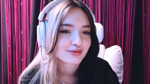 Avriel online show from 18, 2, 2025