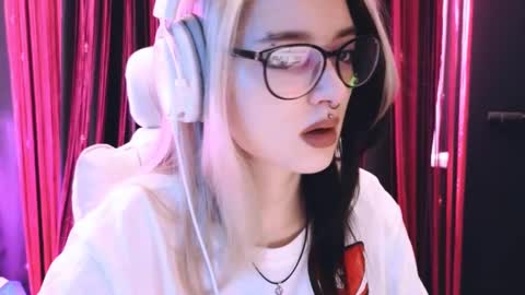 Avriel online show from 26, 2, 2025