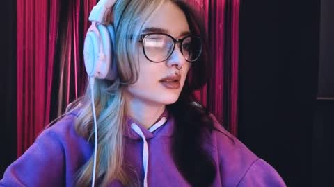 Avriel online show from 4, 3, 2025