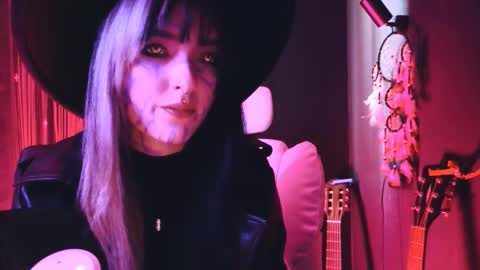 Avriel online show from 1, 11, 2025