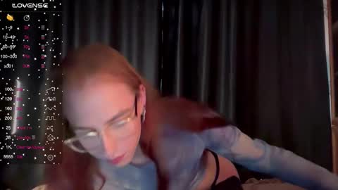 avril_pearly_ online show from 3, 10, 2025