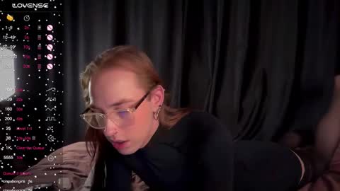 avril_pearly_ online show from 26, 10, 2025