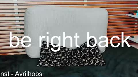 Avril online show from 12, 2, 2025