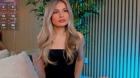 AVRILL CYRUX online show from 4, 2, 2025